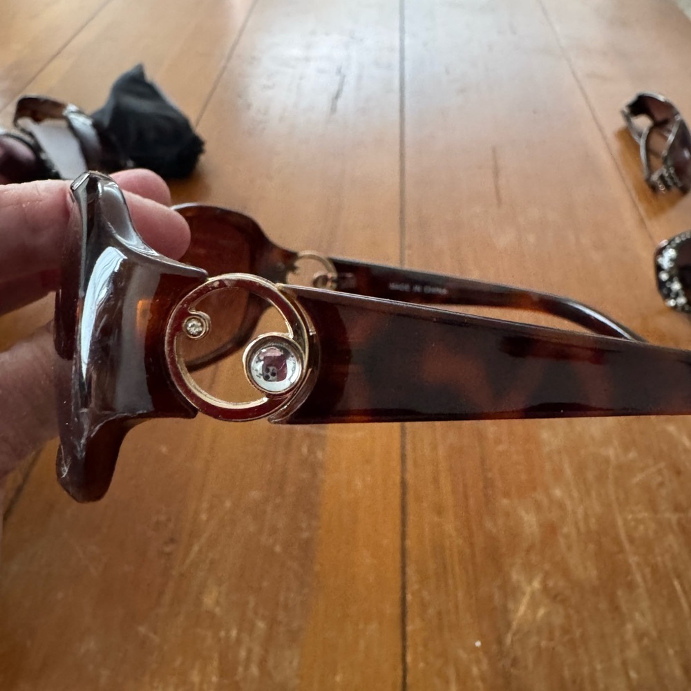 Unk Tortoise Shell Sunglasses - Picture 4 of 7